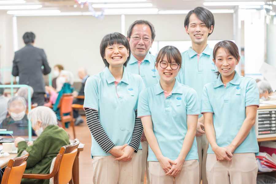 様々なスタッフがそれぞれの強みを活かして活躍中。チームワーク抜群♪